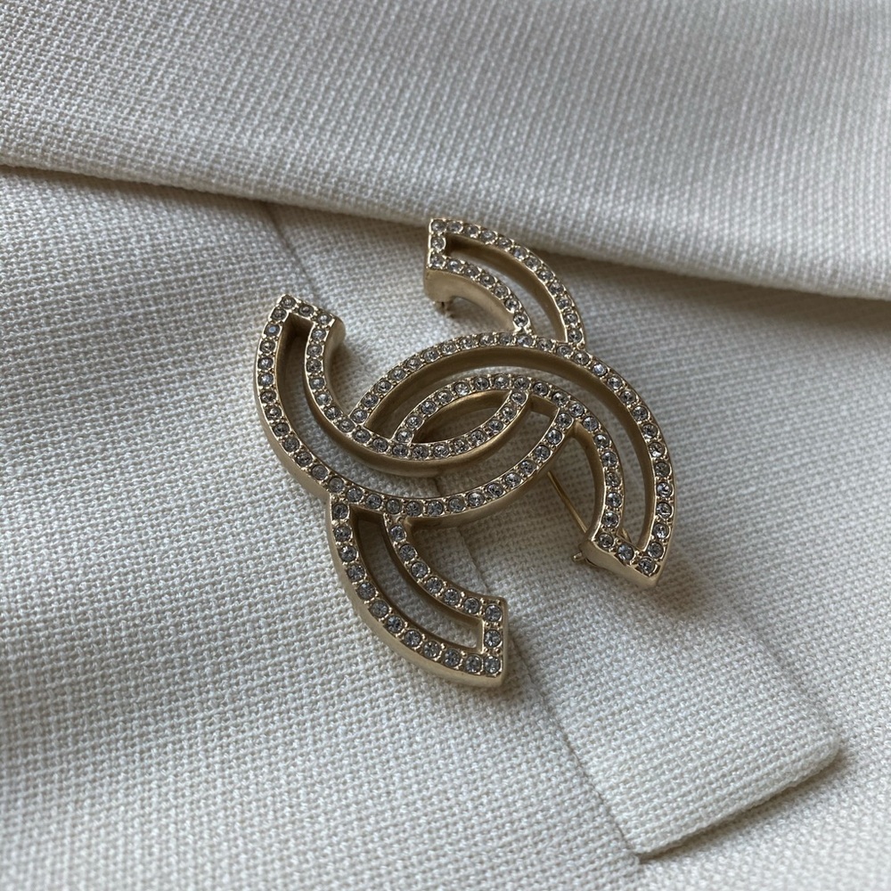 SOLD ❇️ CHANEL Brooch ✨